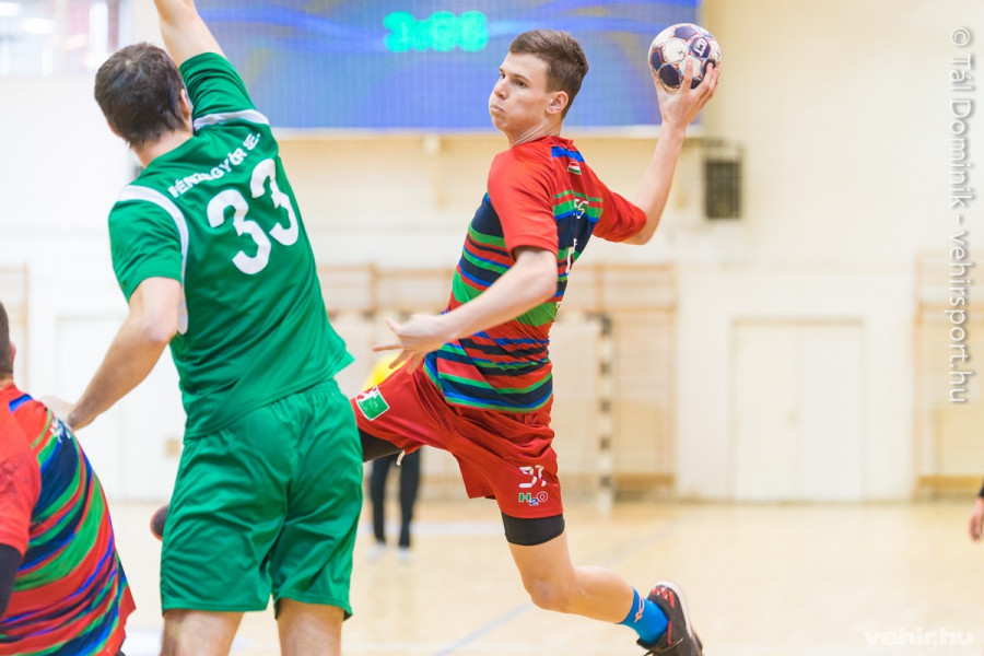 Éles Benedek akcióban