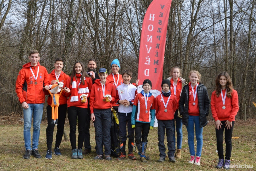 A VHSE dobogósainak egy része - Fotó: Bálint Bence