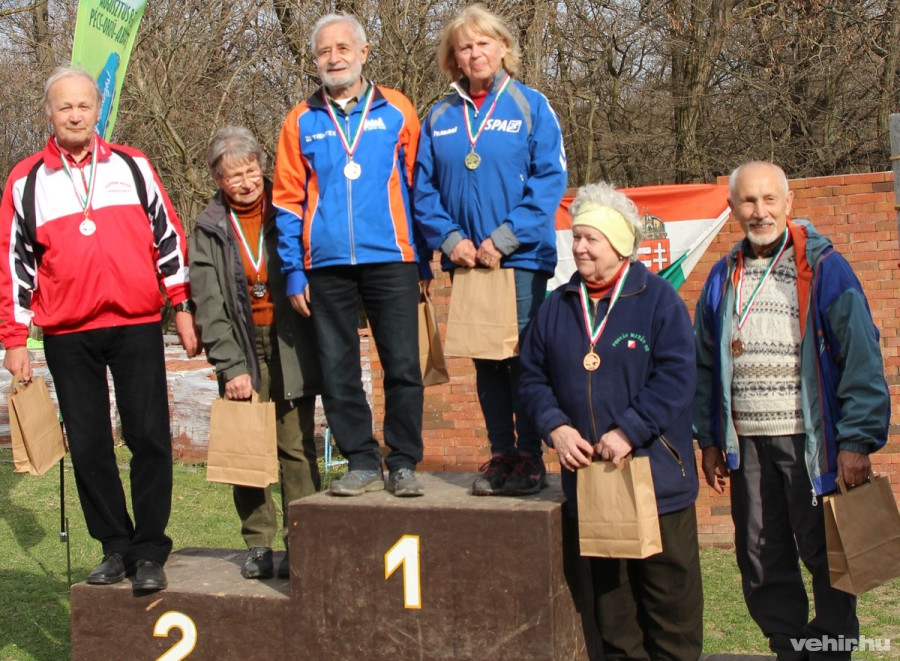 Vass Tibor a dobogó második fokán - Fotó: Máthé István
