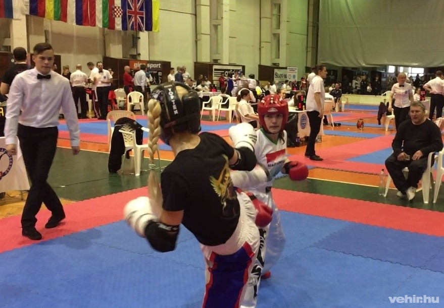 Bécsi Nikolett (piros fejvédővel) négy érmet szerzett Pozsonyban