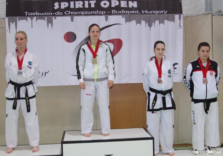 Bécsi Nikolett a dobogó tetején - Fotó: Vajky László