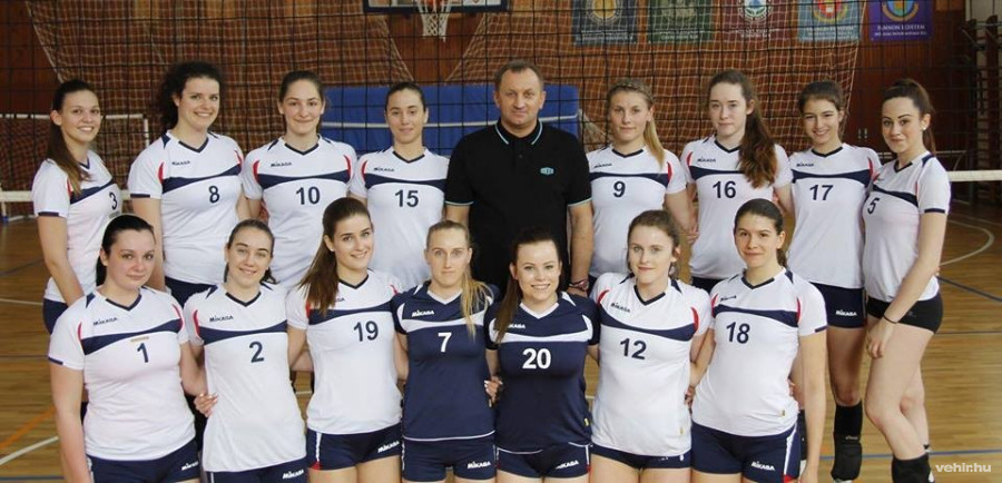 A VESC röplabdázói, középen edzőjükkel, Holdinger Szilárddal - fotó: Facebook - VESC