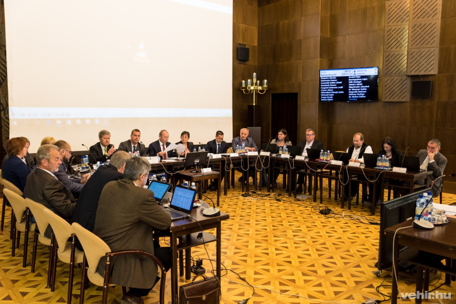 Veszprémi közgyűlés április 27-én a városháza kossuth-termében