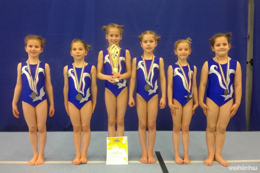 Molnár Dorka, Garai Zara, Kugler Hanna, Tamás Liza, Kovács Luca és Pálfi Leila - Fotók: Simonyi iskola