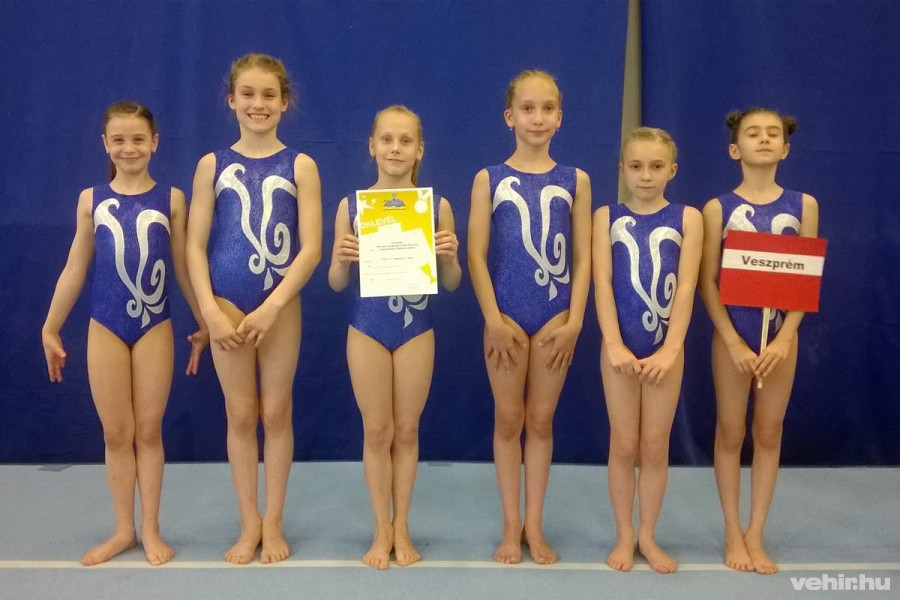 Borzas Liána, Schreyer Virág, Vörös Virág, Barabás Szilvia, Fejér Bernadett és Bozsó-Büki Alina