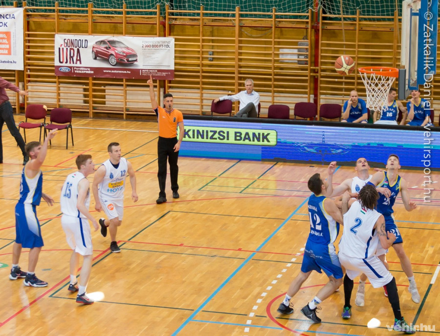 Parádésan kezdett, s végül 16 ponttal nyert a HOYA