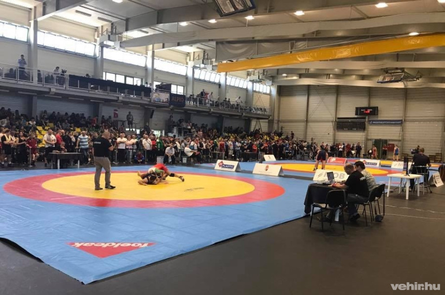 Telt ház a soroksári szabadfogású válogatón