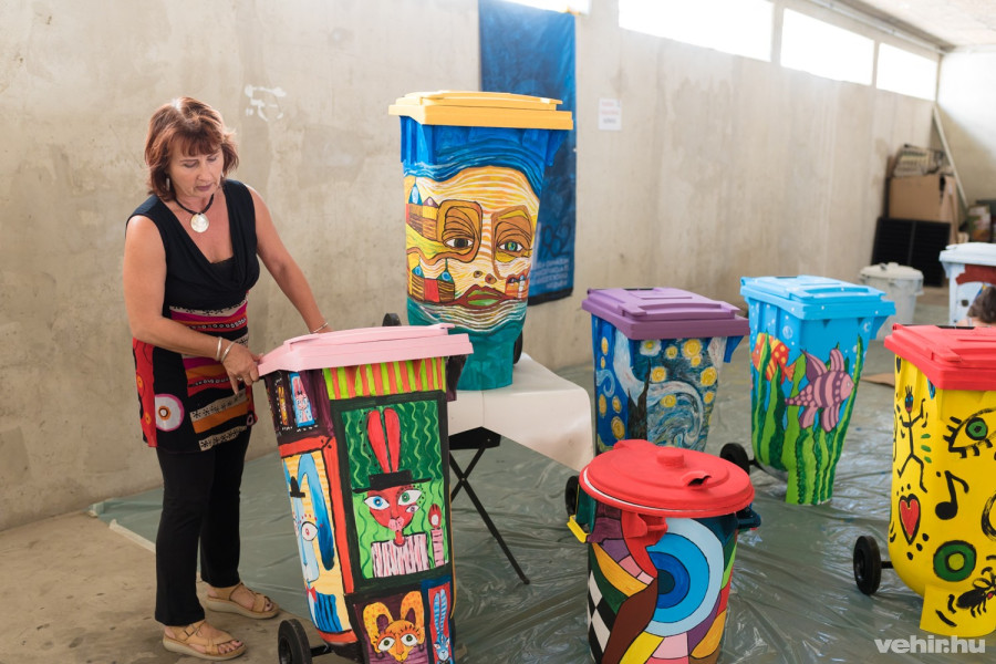 S. Hegedűs Piros a kortárs művészetet tartotta szem előtt a mintáknál