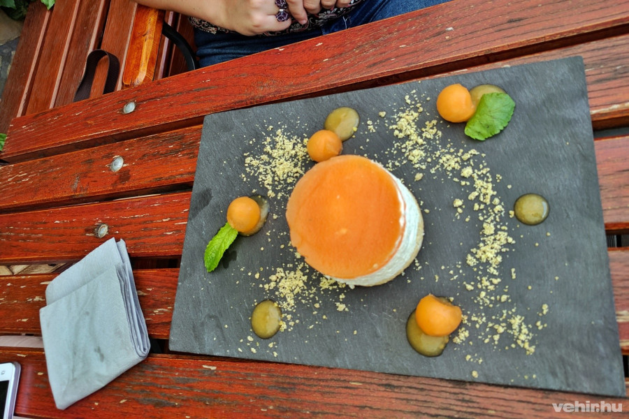 itt is visszaköszönt a pisztácia