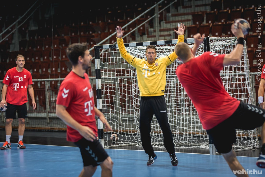 Mikler Roland csapata edzésén (archív felvétel)