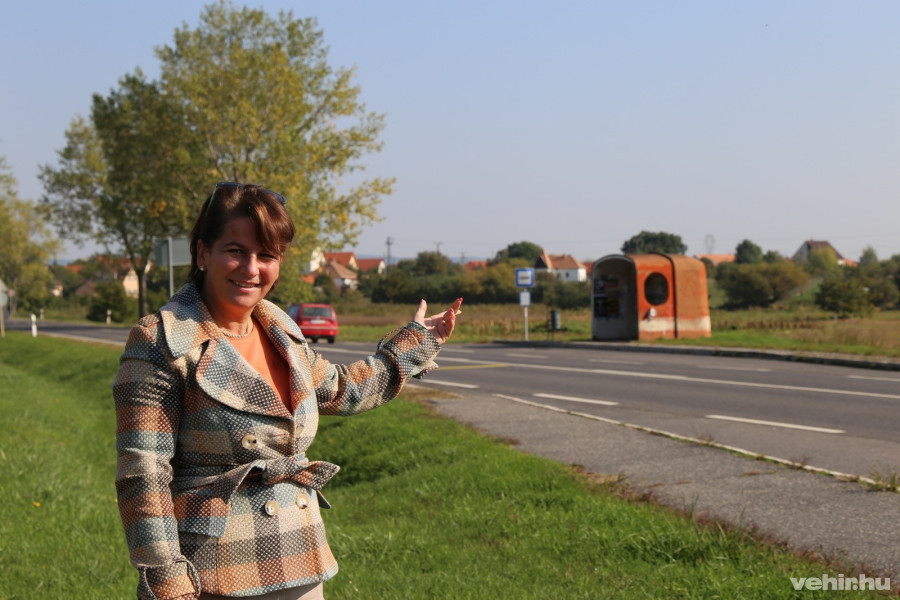 Különösen ebből az oldali buszmegállóból nehéz átkelni gyalog