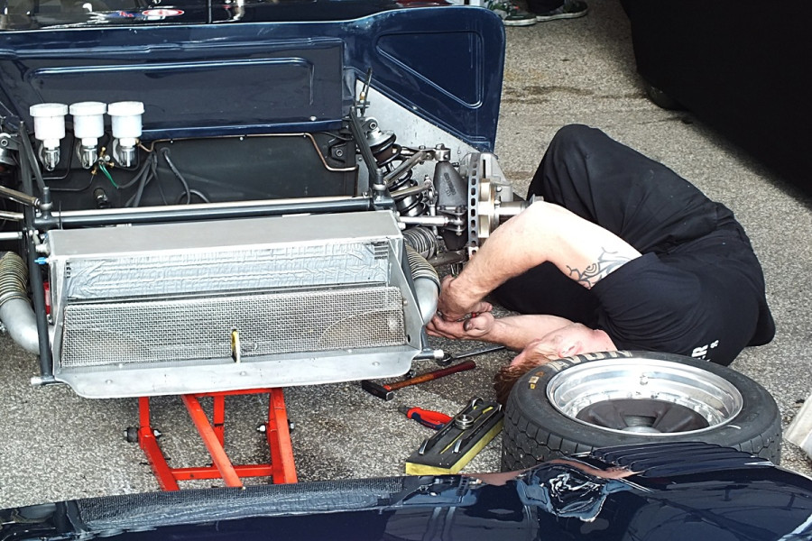 A szemünk előtt szerelték az autócsodákat