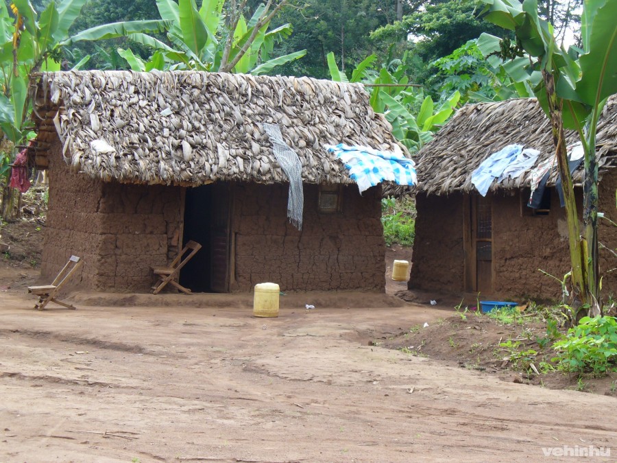 A falvakban még ma is ilyen sárból készült házakban élnek