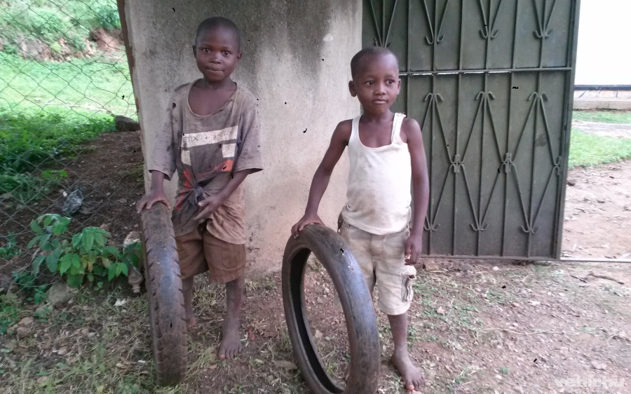 A gyerekek mindennel szívesen játszanak