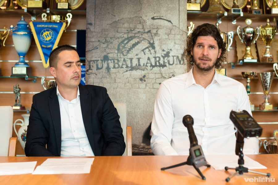 ovádi péter és nagy lászló a csütörtöki sajtótájékoztatón a veszprém arénában