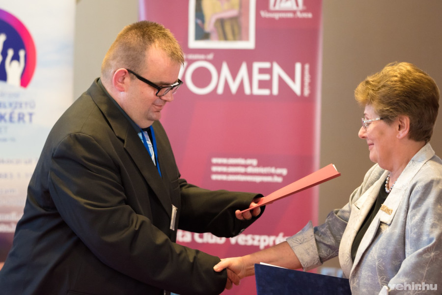 Jobb oldalon: Kristóf Mihályné