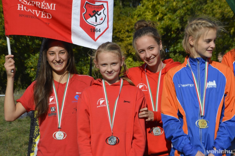 Az ezüstérmes N16-os csapat