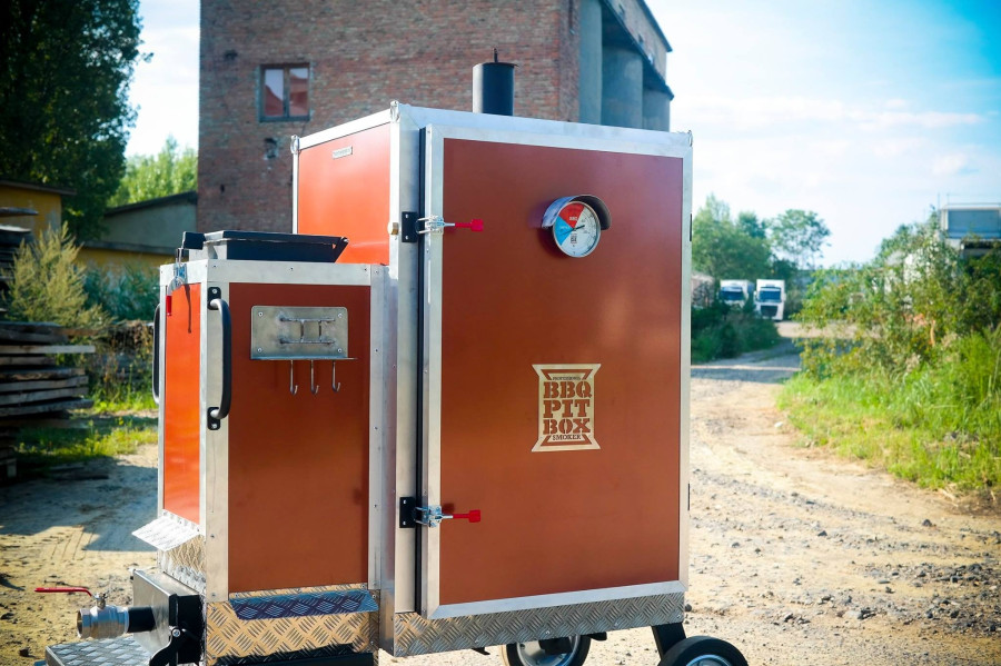 így néz ki a mozgatható smoker fotó: pitbox facebook