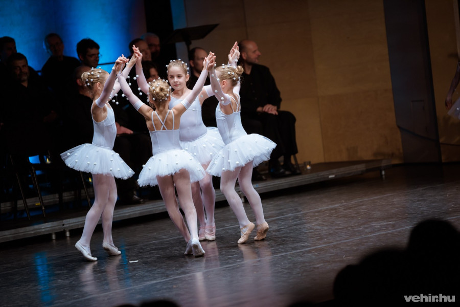 Arabesque Balett Stúdió táncosai