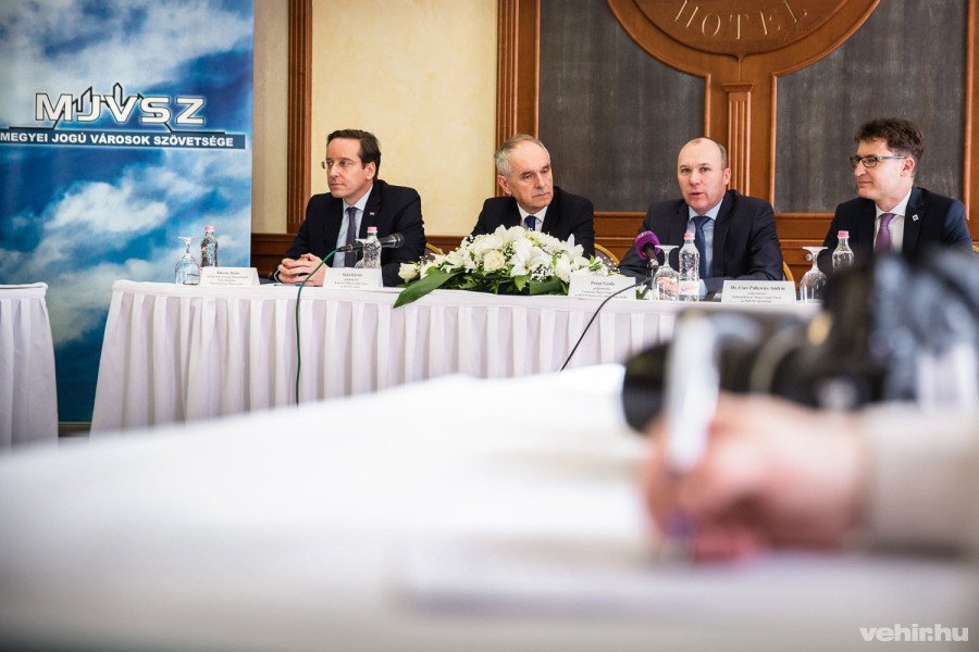 Rákossy Balázs, Szita Károly, Porga Gyula és Cser-Palkovics András az MJVSZ közgyűlést lezáró sajtótájékoztatón február 9-én a Betekints Hotelben