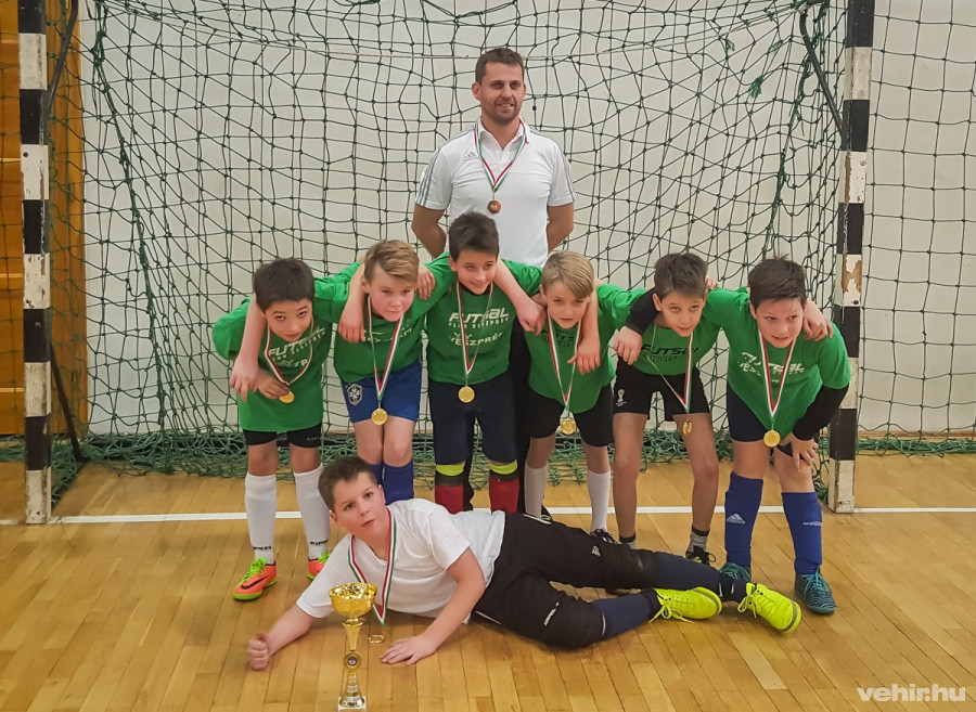 A Suli-futsal bajnokság II. korcsoportjának győztese, a Botev iskola csapata
