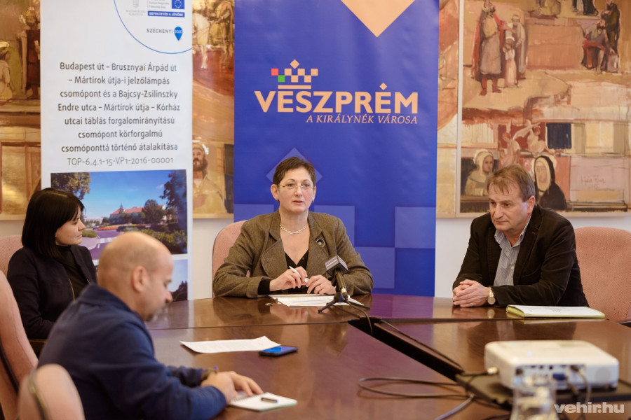 Jobbra: Nagy László