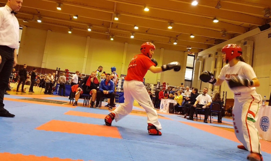 Bécsi Nikolett (a kép jobb oldalán) eredményesen kezdte a versenyszezont