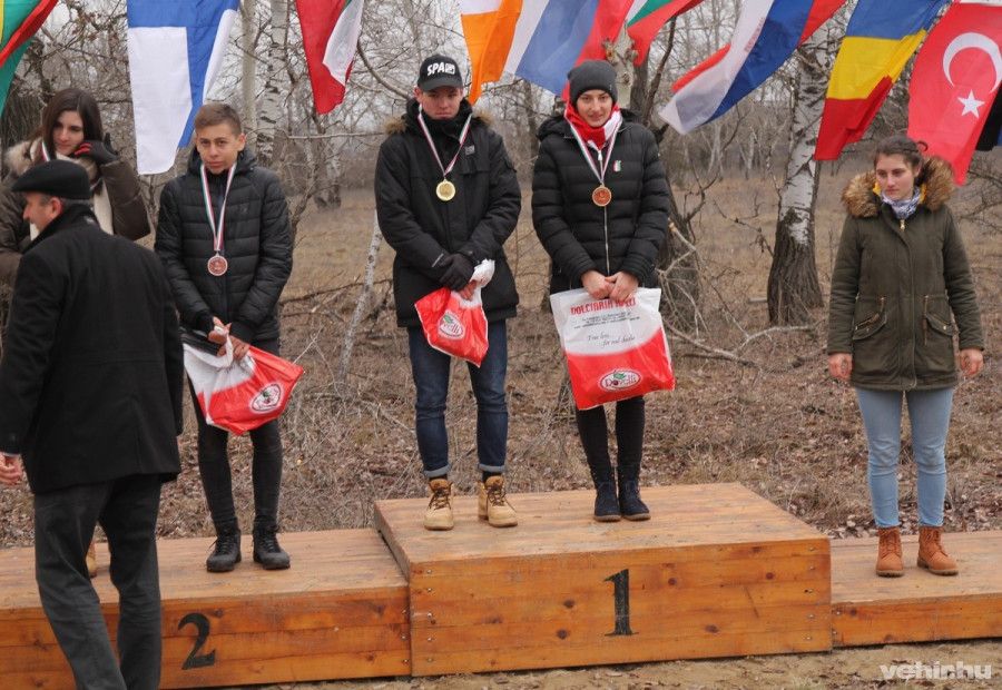 Mérő Dominika a 18 éves korosztály legjobbjaival a dobogó tetején