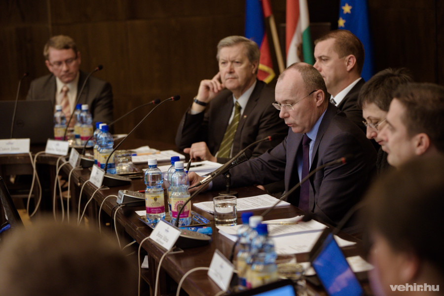 Áprilisi közgyűlés a városházán