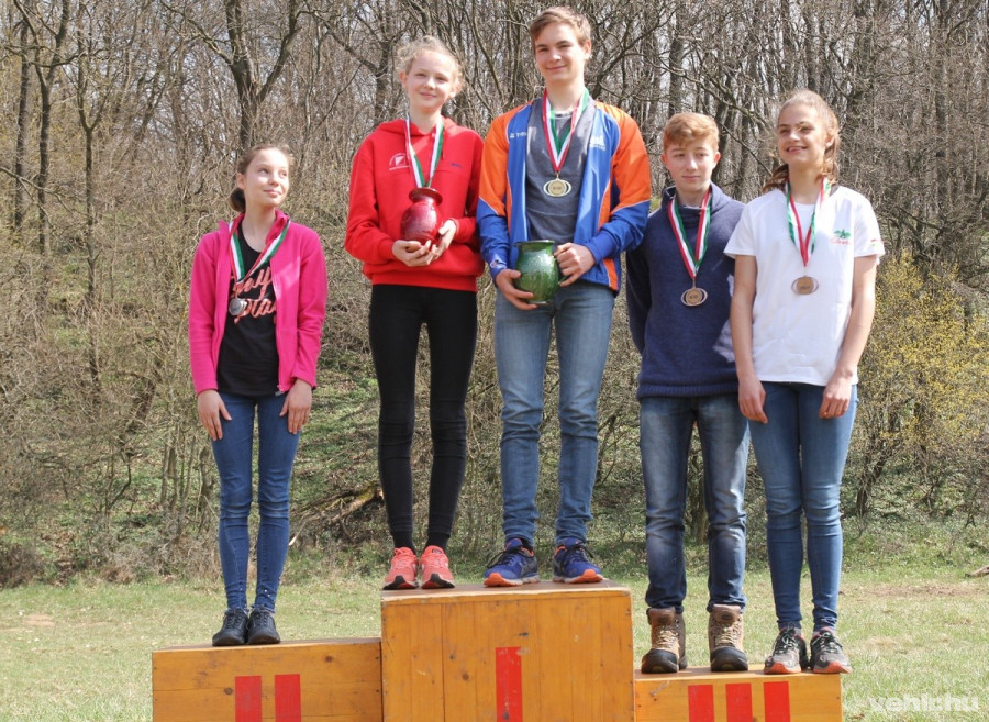 Lantai Lili a dobogó tetején