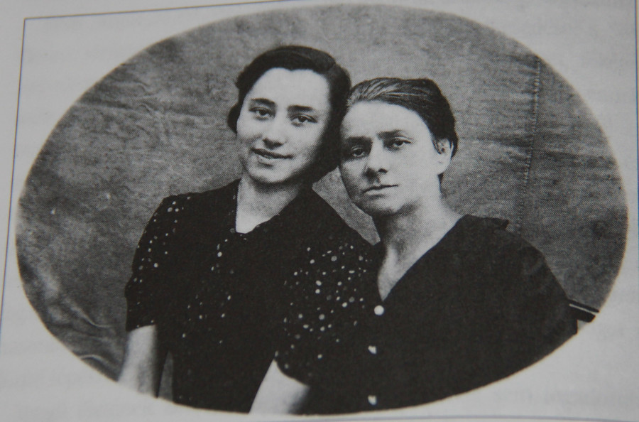 Magdolna édesanyjával