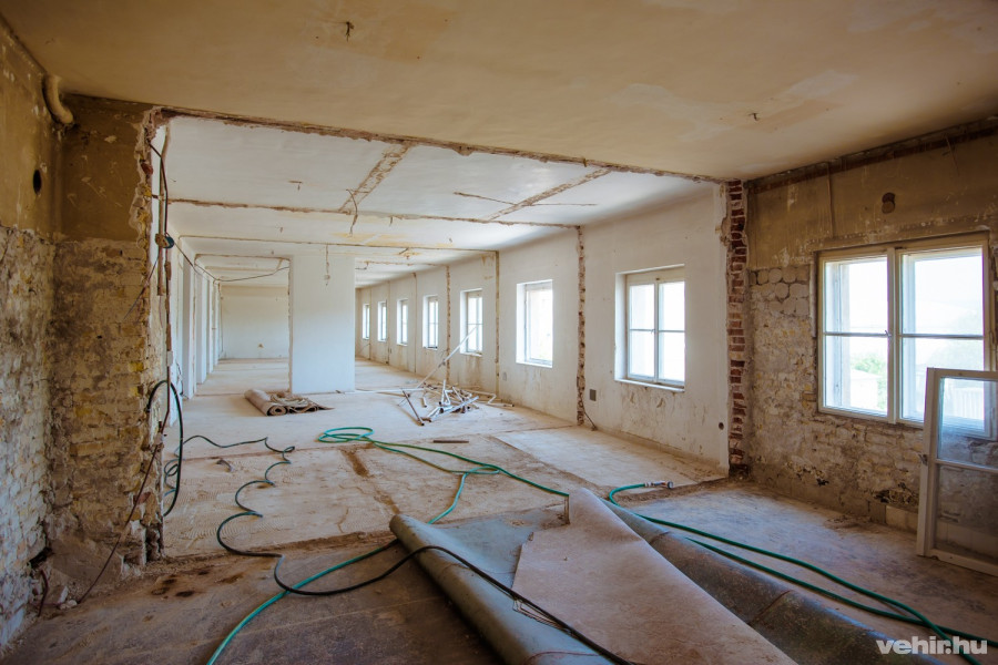 Zajlik a munka a leendő munkásszállón