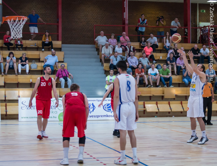 Hazai pályán kezdi az elődöntőt a Hoya