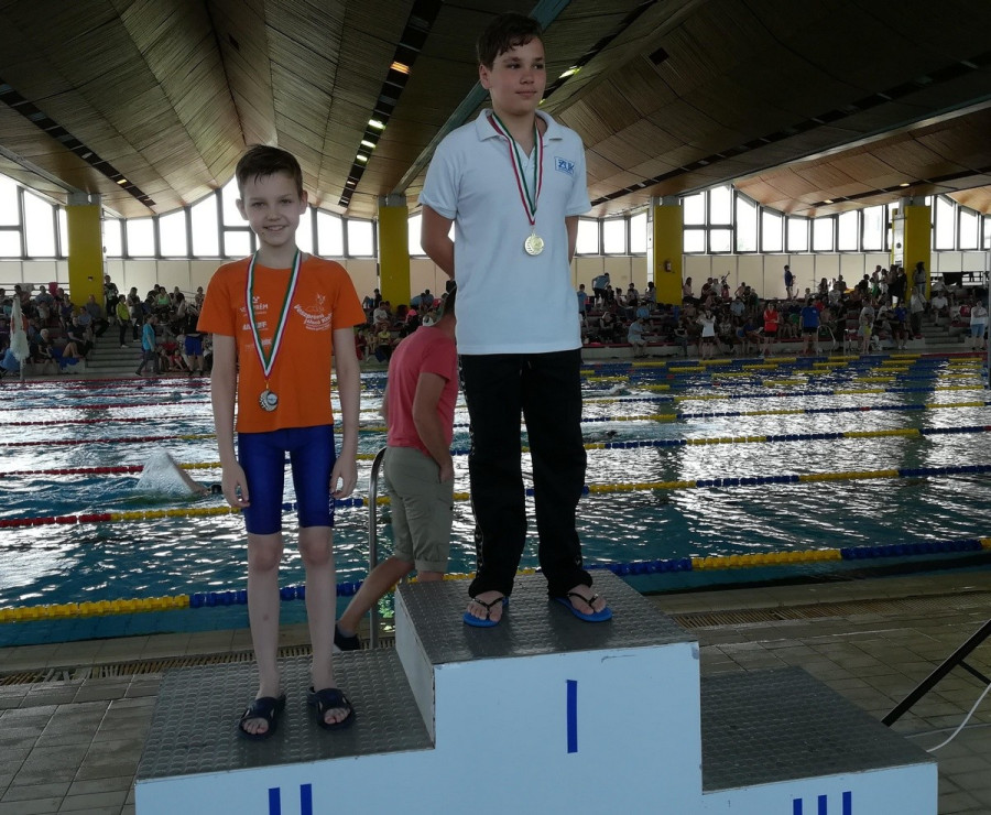 Straszewski Márton a dobogó második fokán - Fotó: VÚK