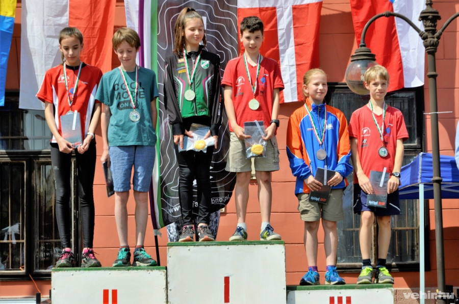 Három veszprémi tájfutó a 12C kategória dobogóján: Bálint Gergő (1.), Gaschler Emma (2.) és Kovács Jeromos (3.)