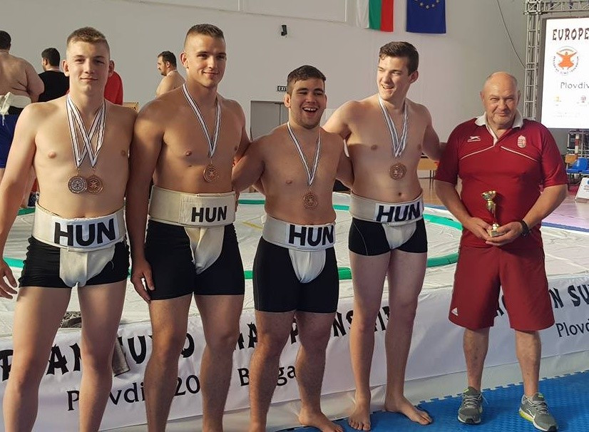 Laczkó Benedek (jobbról a második) egyéniben és csapatban is dobogóra állhatott - Fotó: Centrum SE