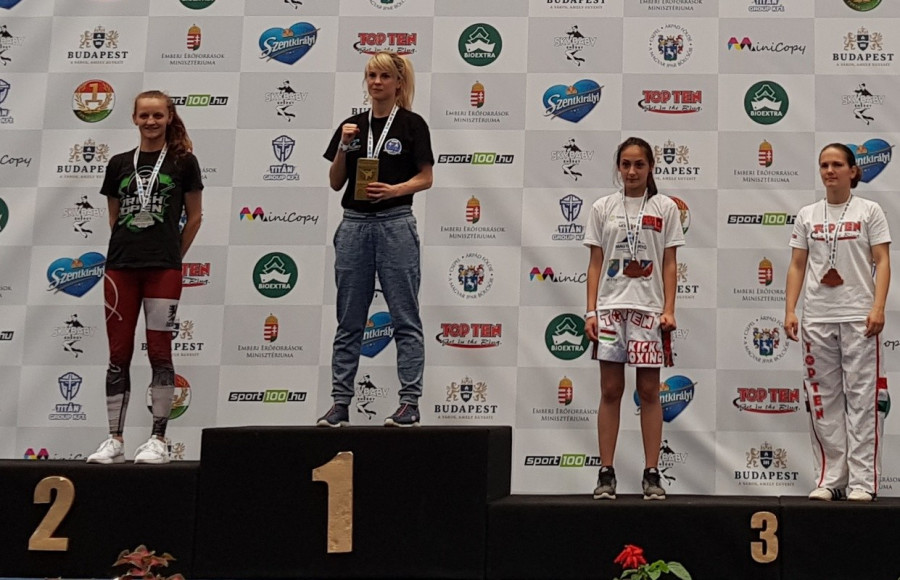 Bécsi Nikolett (a kép jobb oldalán) két bronzérmet szerzett - Fotó: Vajky László