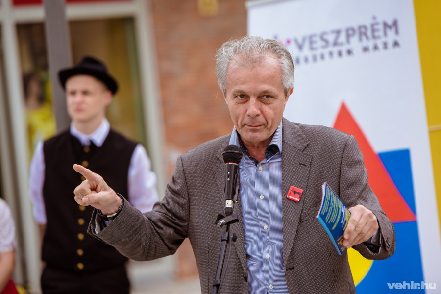 Hegyeshalmi László