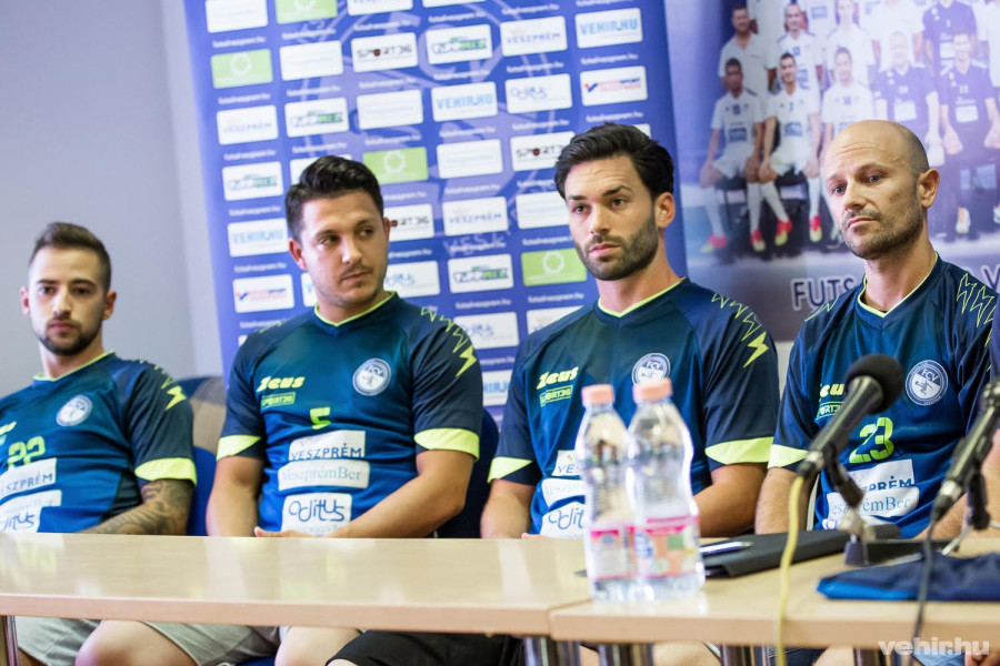 Bencsik Roland, Komáromi Péter, Márkus Gábor és Gyurcsányi Zsolt, valamint a később igazolt Dávid Richárd is izgatottan várja a premiert (archív fotók)