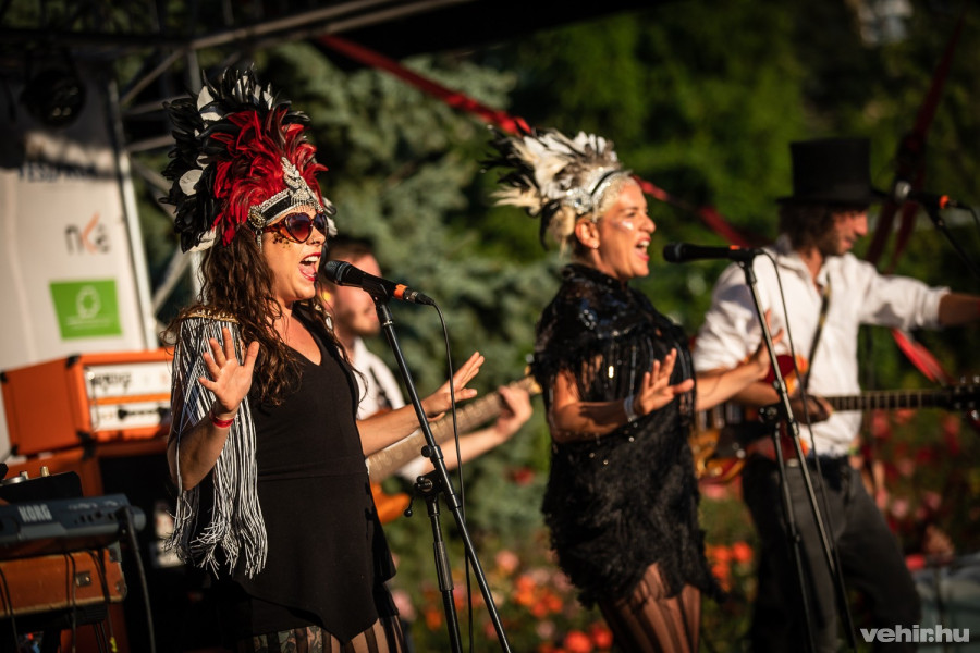 The Electric Swing Circus