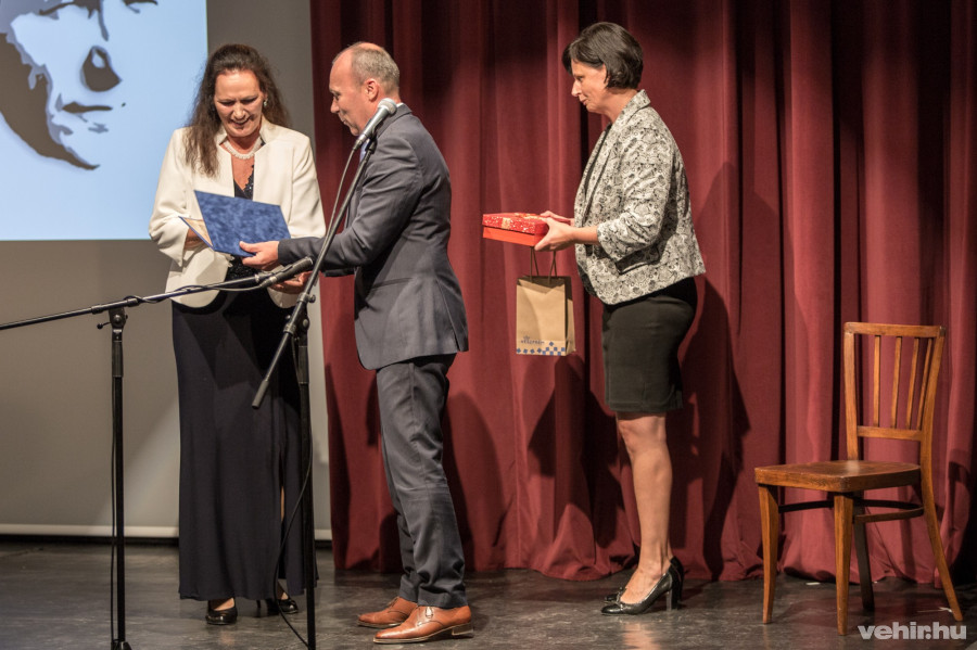 Az irodalmi színpad sok elismerést szerzett az évek alatt