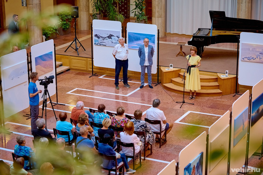 Dallos Zsuzsa köszöntötte a vendégeket