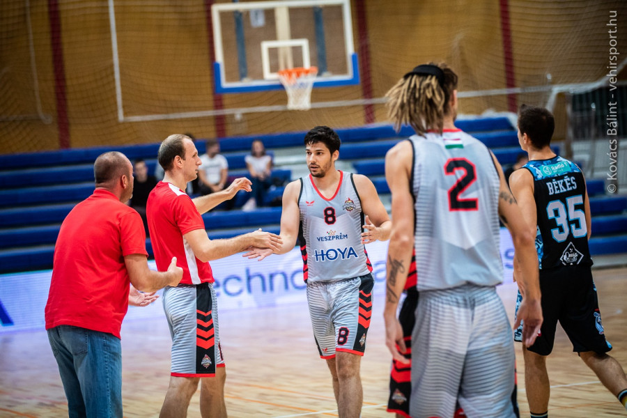 Továbbra is hibátlan a Veszprém (archív fotó)