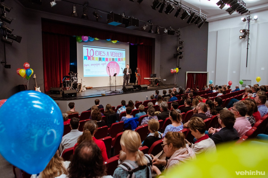 Fóris Tamás vezető lelkész köszöntötte az ünneplőket