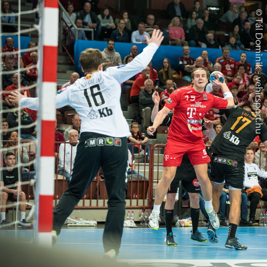 Tönnesen várhatóan visszatérhet a Barca ellen