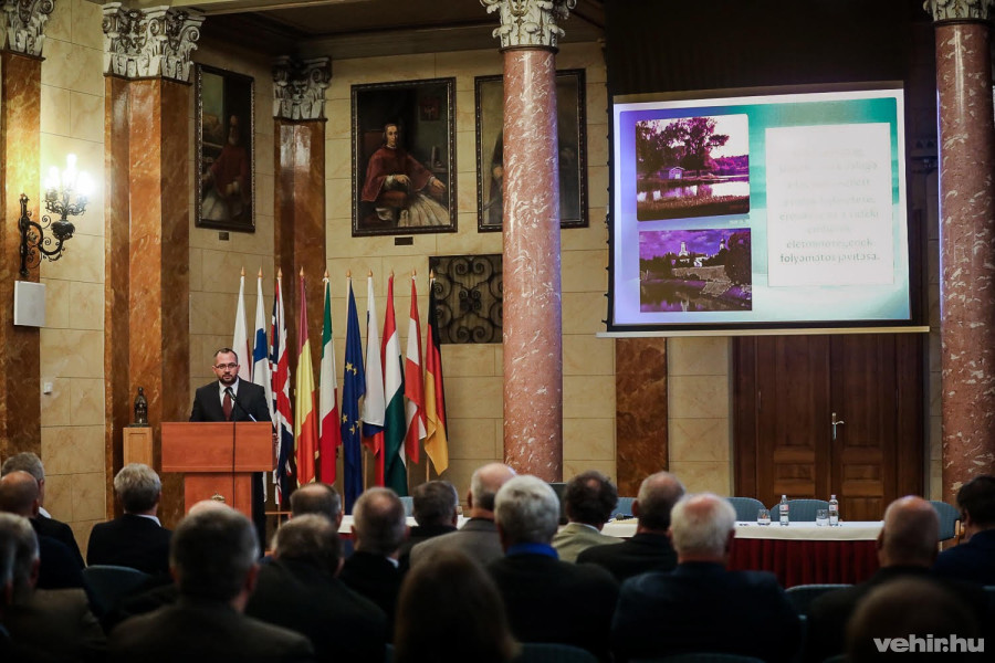 Péntek délután a megye 5000 fő alatti települések polgármesterei találkoztak a megyeházán