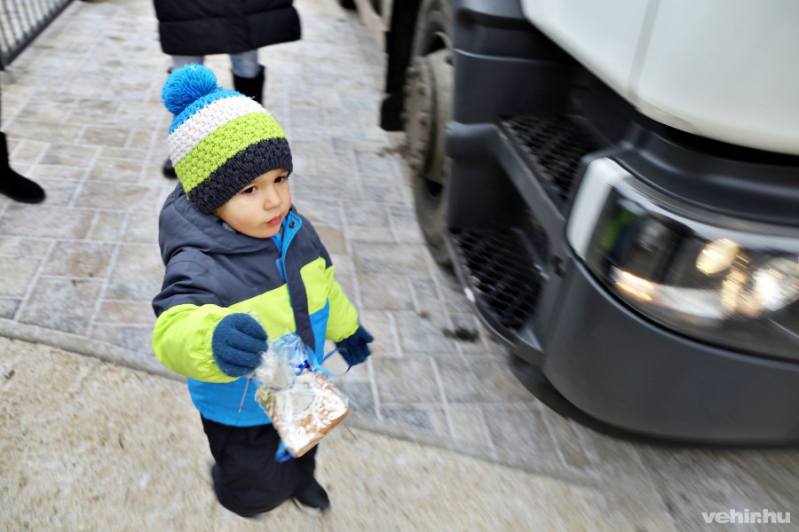 a kukások is kaptak karácsonyi ajándékot