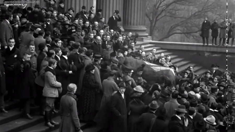 Ady temetése hírességhez méltó érdeklődést keltett