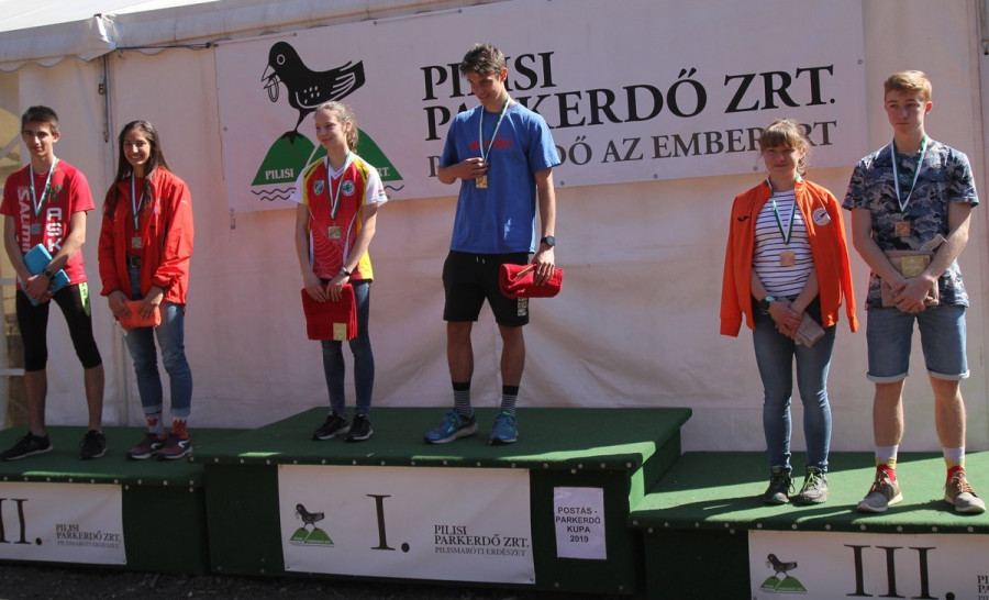 Mérő Dominika a dobogó második fokán - Fotós: Máthé István