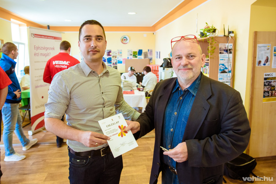 Ovádi Péter és Varga Endre a Veszprémi Civil Ház munkatársa